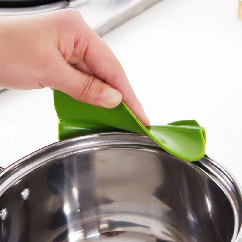 Kitchen Funnel with Anti-Splash Edge – Spill-Proof Pouring Tool with Liquid Streamer Spout